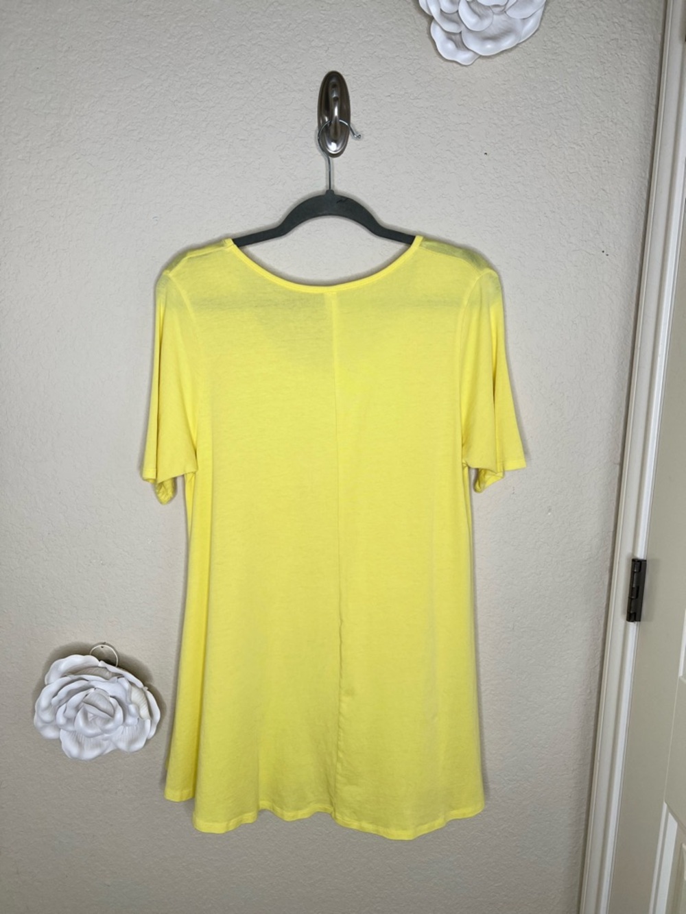 NTM LuLaRoe Perfect T Yellow Swing Top Side Slit Half Sleeve Large - Picture 10 of 14